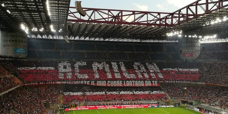 Sân vận động San Siro là biểu tượng lâu đời của AC Milan